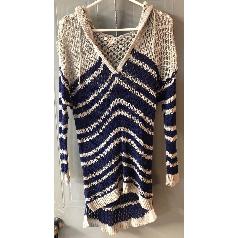 AMERICAN EAGLE KNIT SWEATER